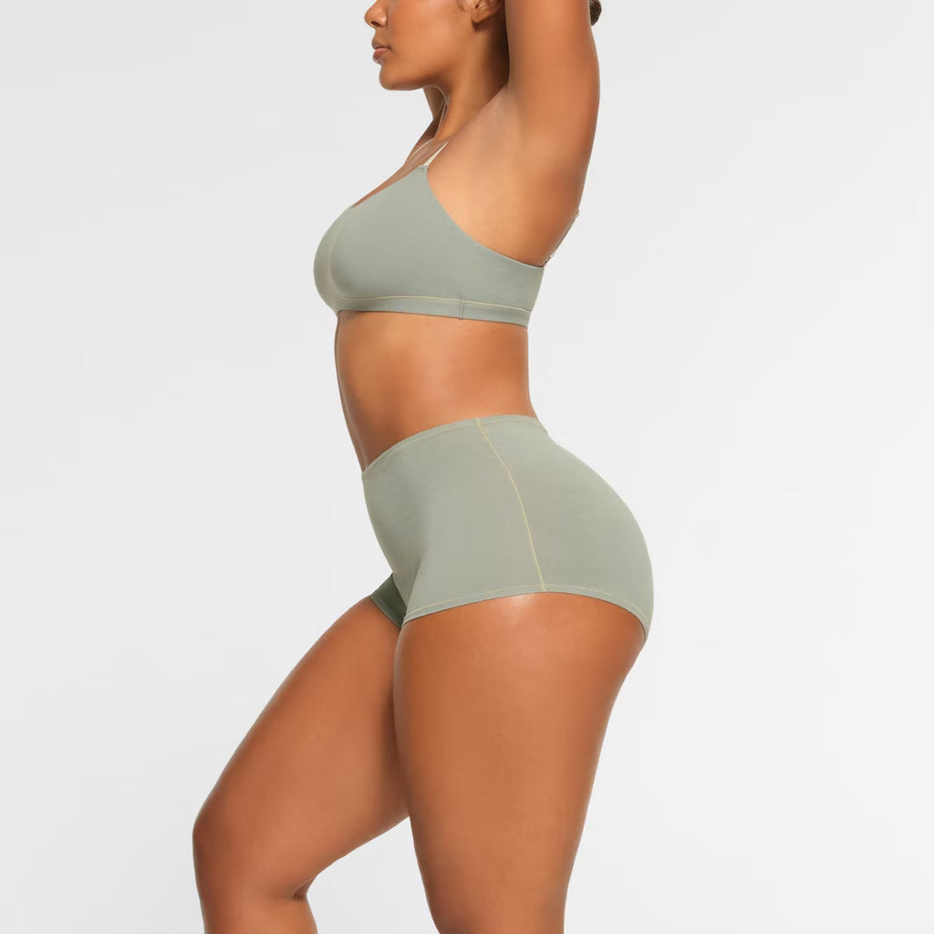 BOY SHORT