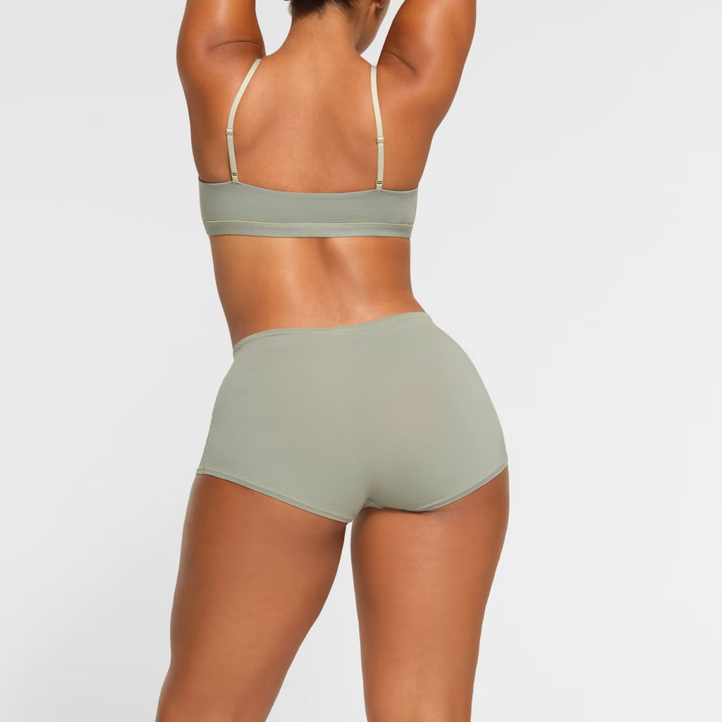 BOY SHORT