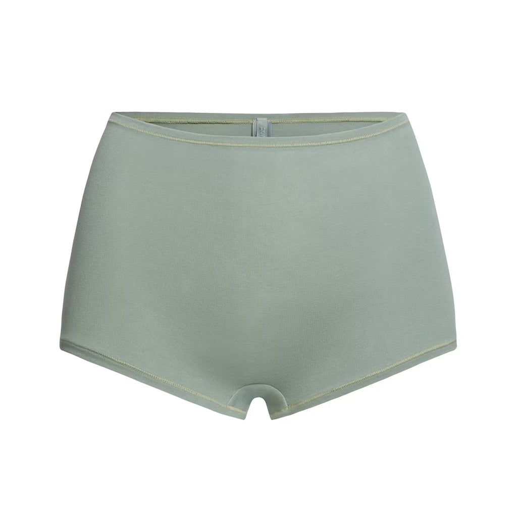 BOY SHORT
